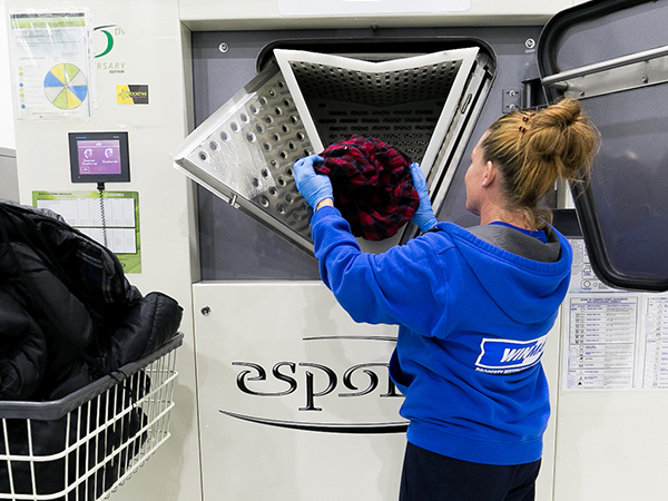 woman using the esporta cleaning system